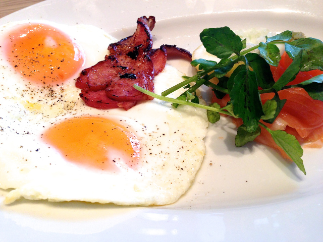 Nordic salmon with fried egg